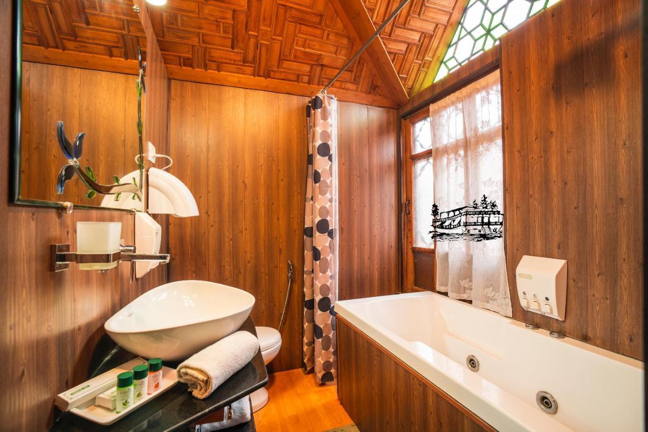 New Jacquline Heritage Houseboats Srinagar  Luaran gambar