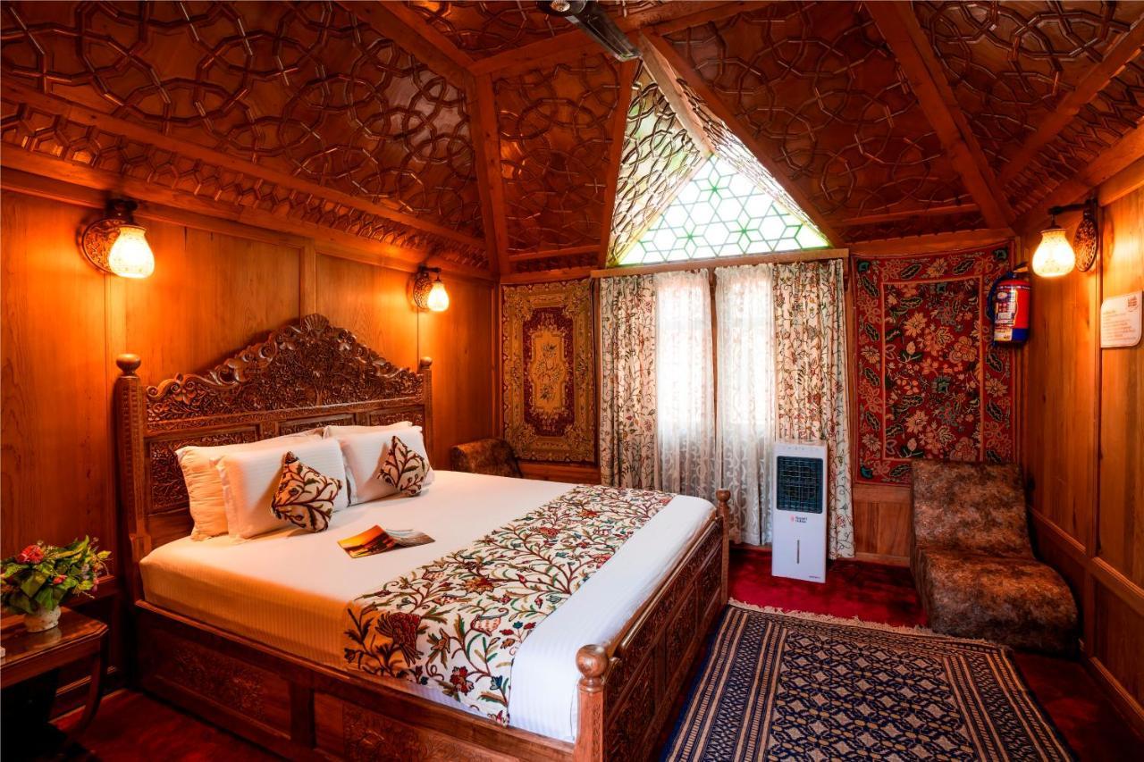 New Jacquline Heritage Houseboats Srinagar  Luaran gambar