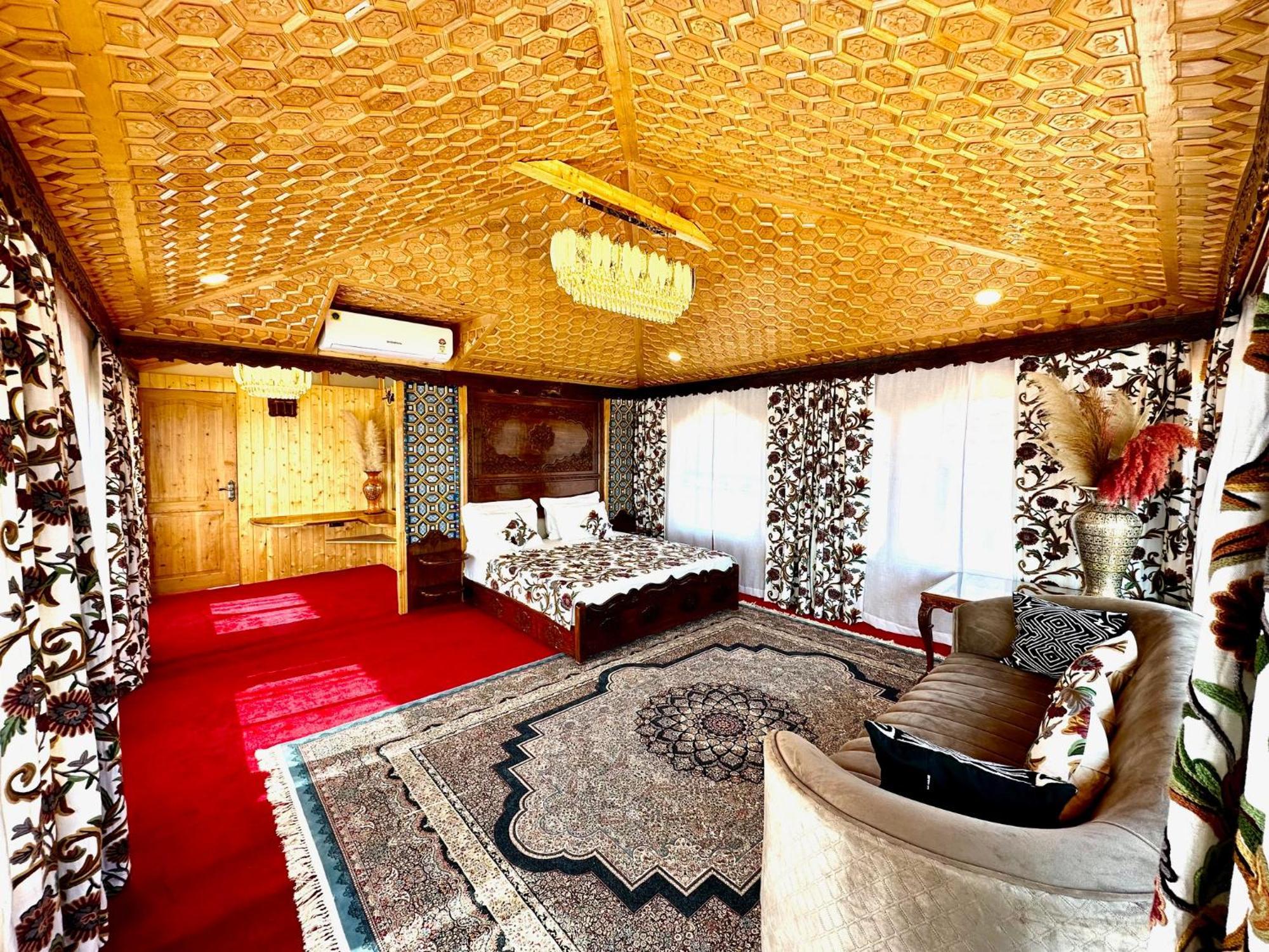 New Jacquline Heritage Houseboats Srinagar  Luaran gambar