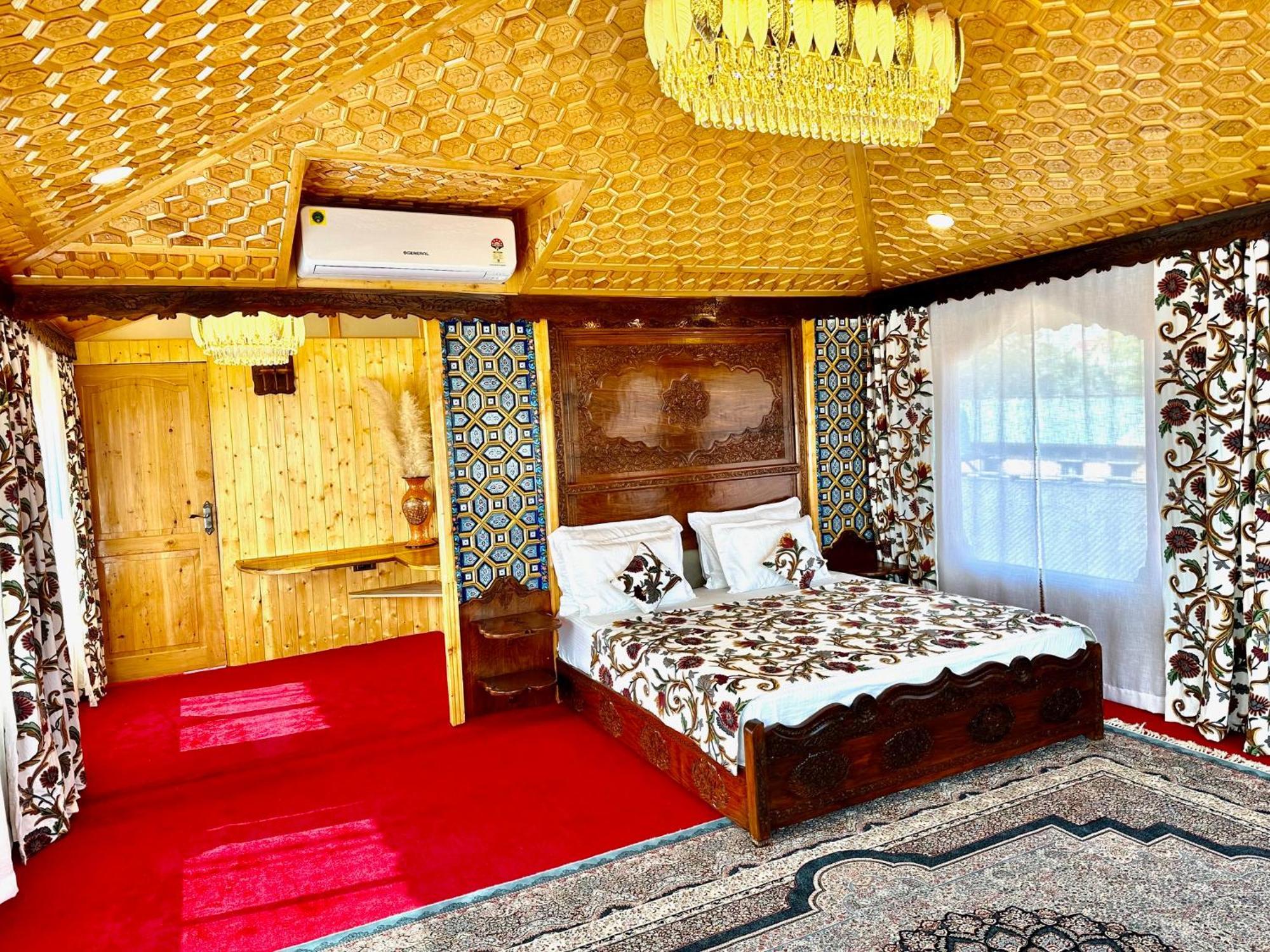 New Jacquline Heritage Houseboats Srinagar  Luaran gambar