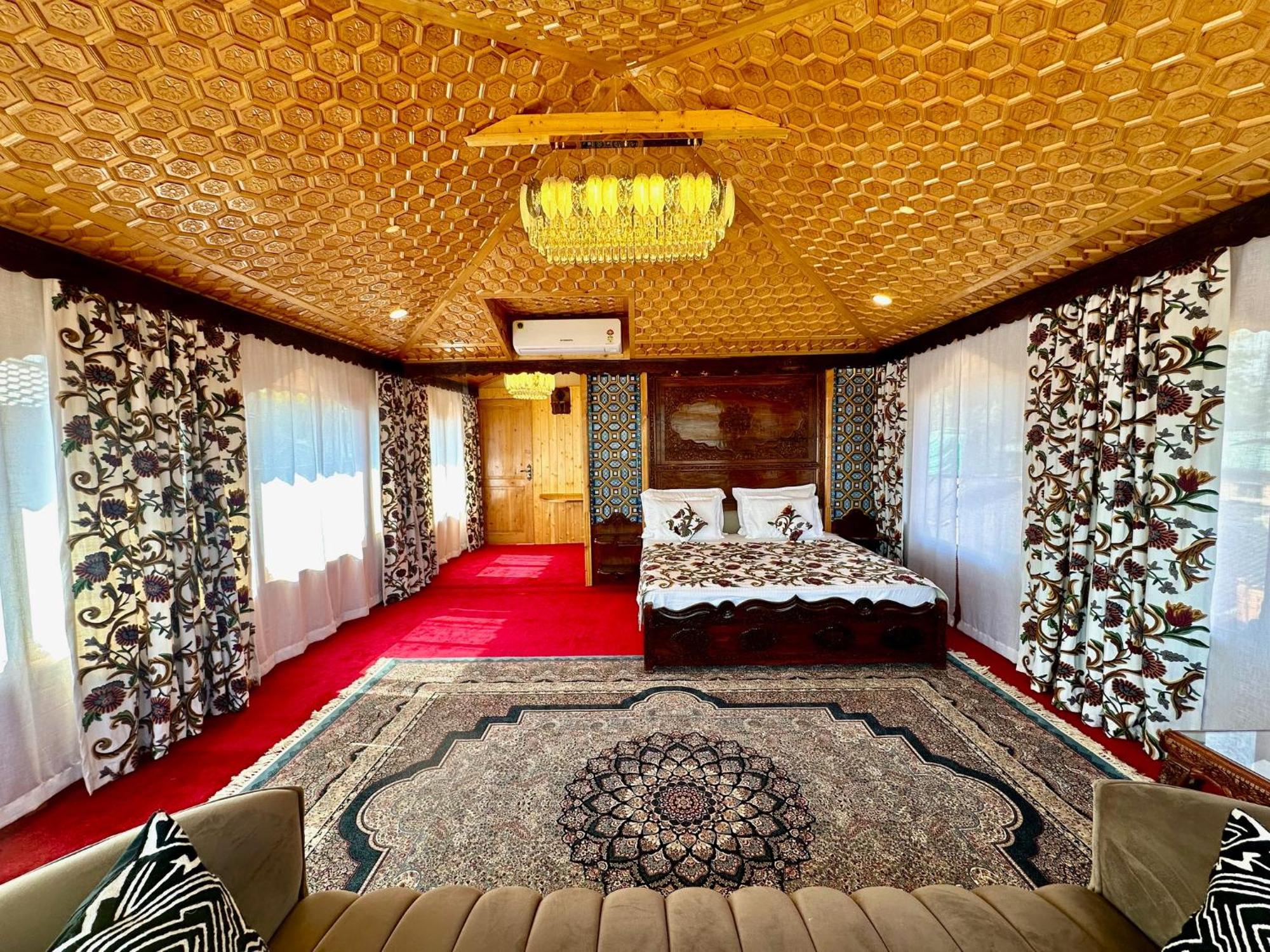 New Jacquline Heritage Houseboats Srinagar  Luaran gambar