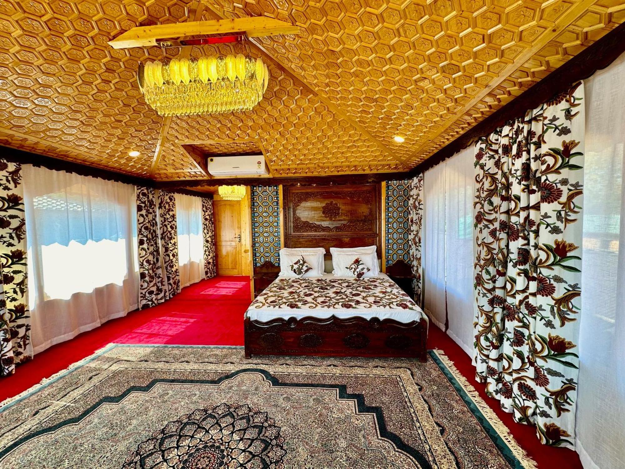 New Jacquline Heritage Houseboats Srinagar  Luaran gambar