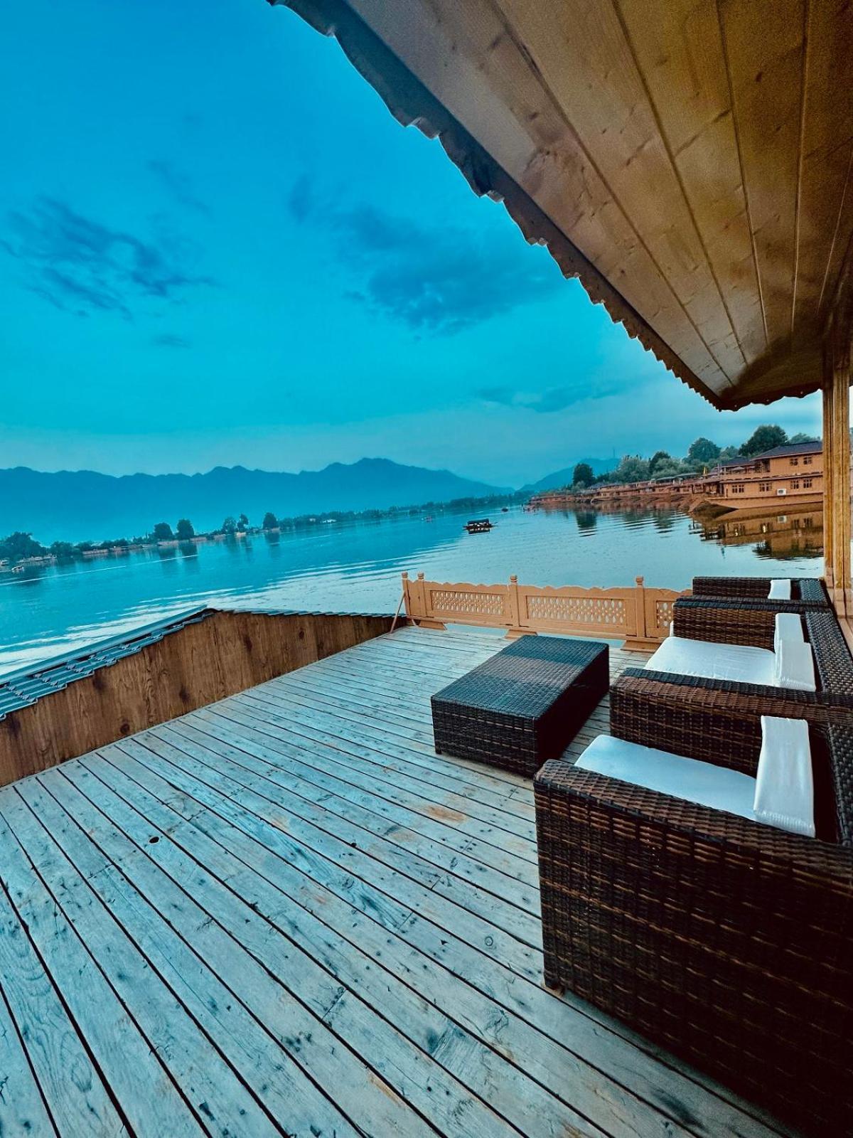 New Jacquline Heritage Houseboats Srinagar  Luaran gambar