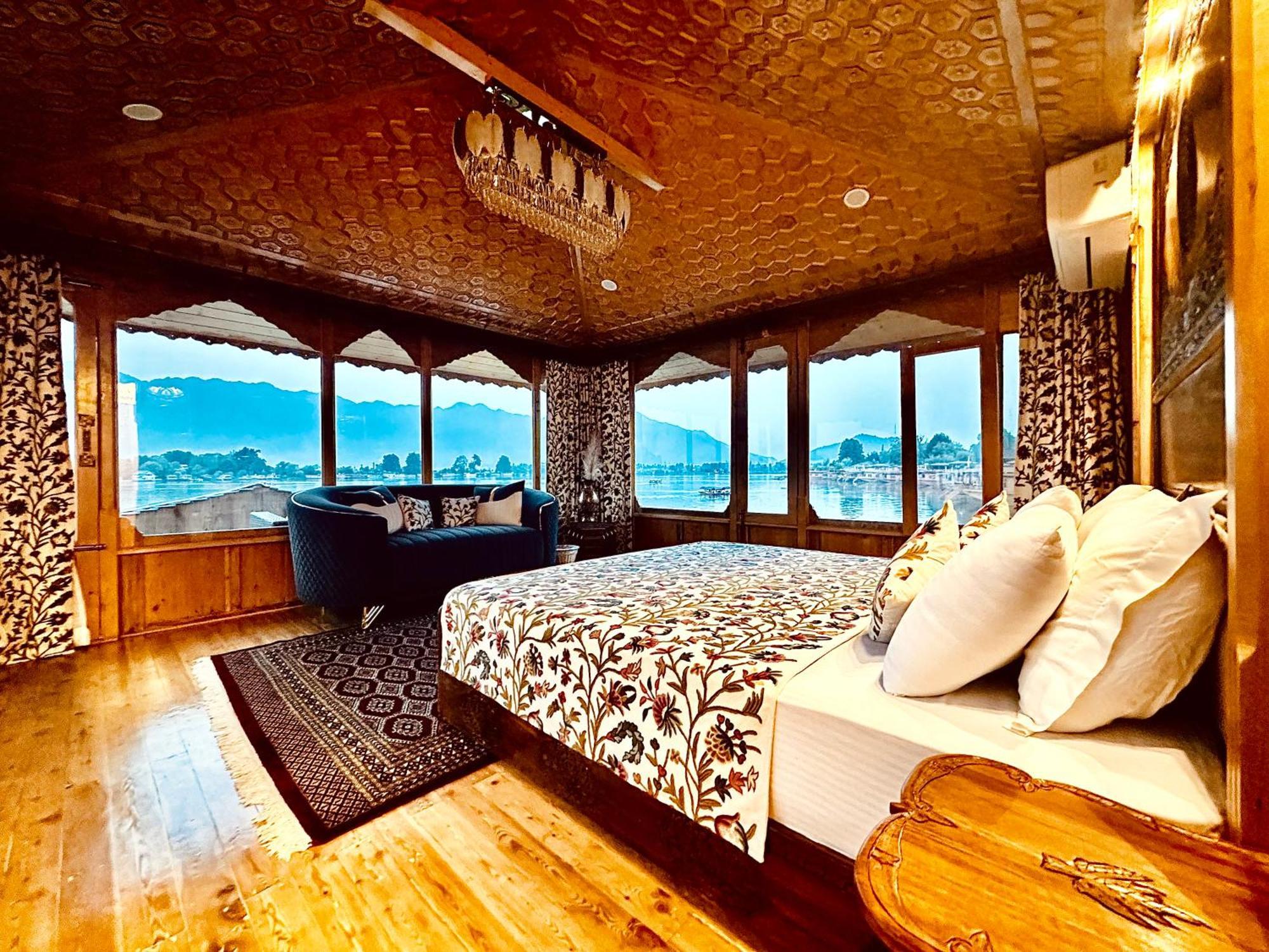 New Jacquline Heritage Houseboats Srinagar  Luaran gambar