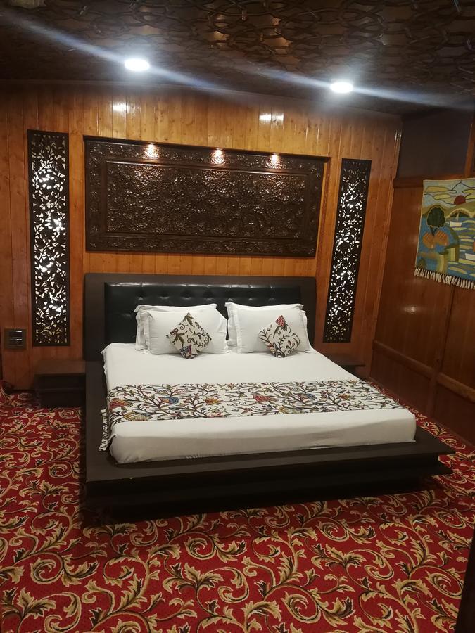 New Jacquline Heritage Houseboats Srinagar  Luaran gambar